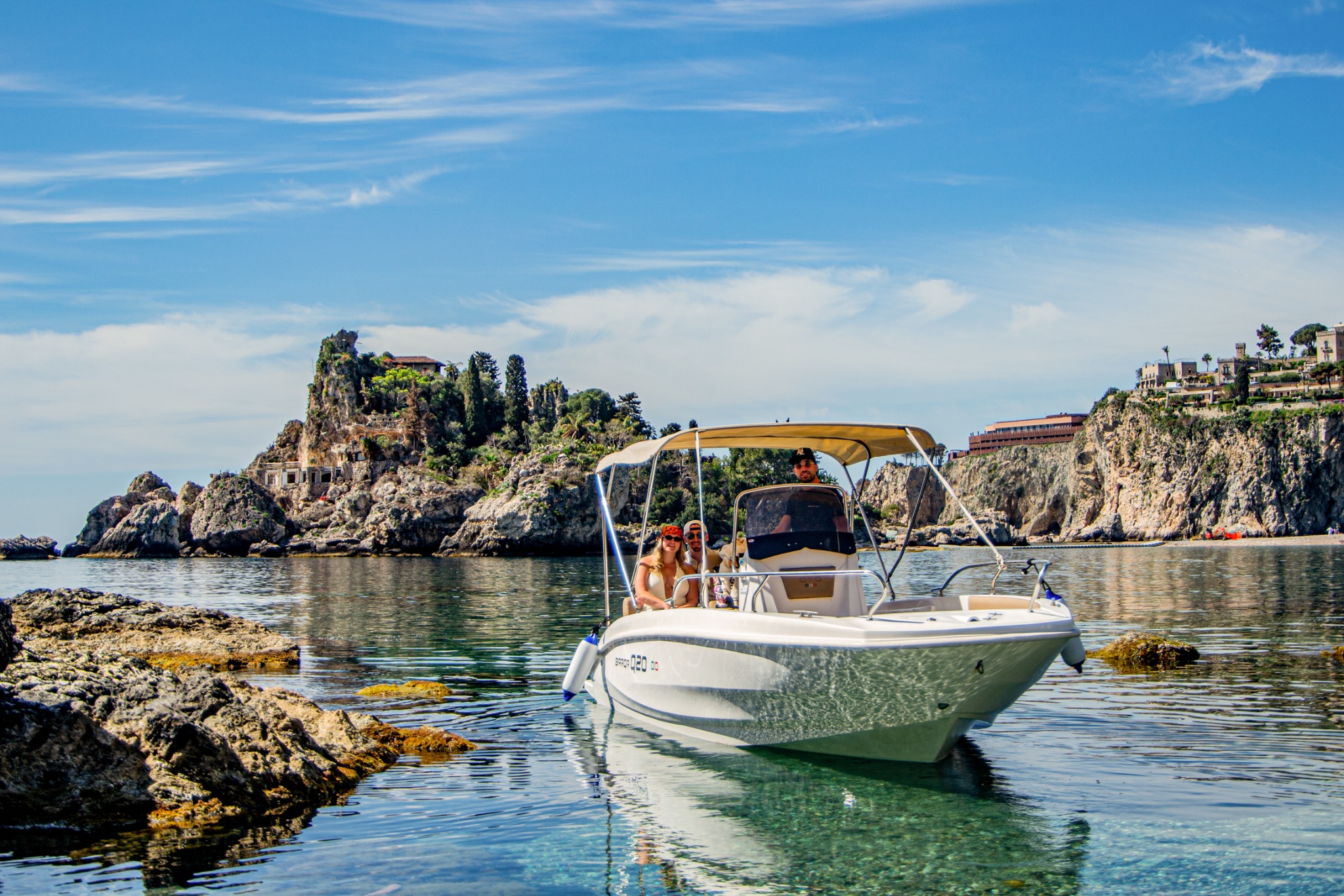 Barqa Q20 – Luxury Speedboat
